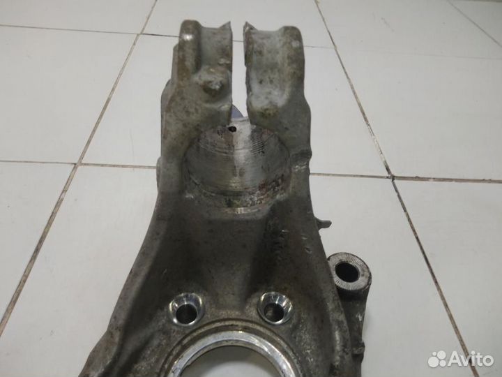 Кулак поворотный передний левый Volkswagen Passat