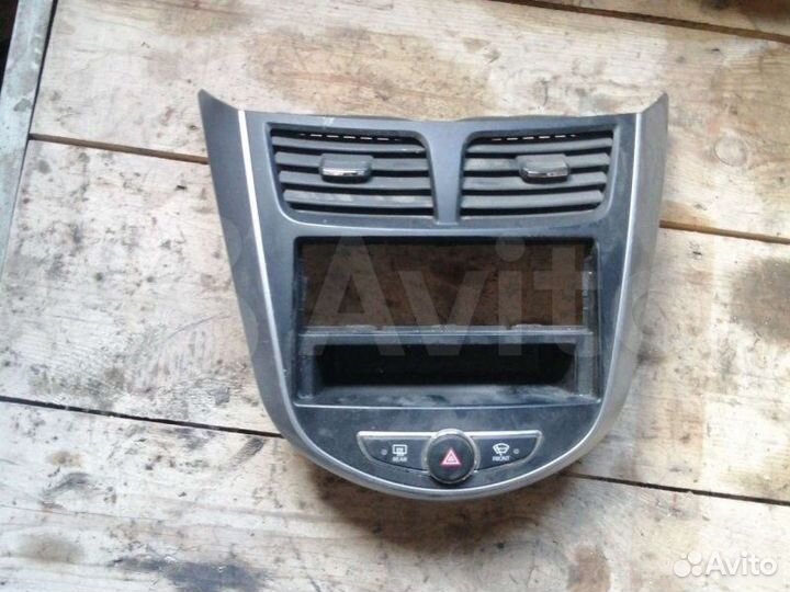 Рамка магнитолы Hyundai Solaris