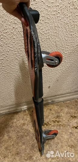 Скейтборд(на вращающихся колесиках)