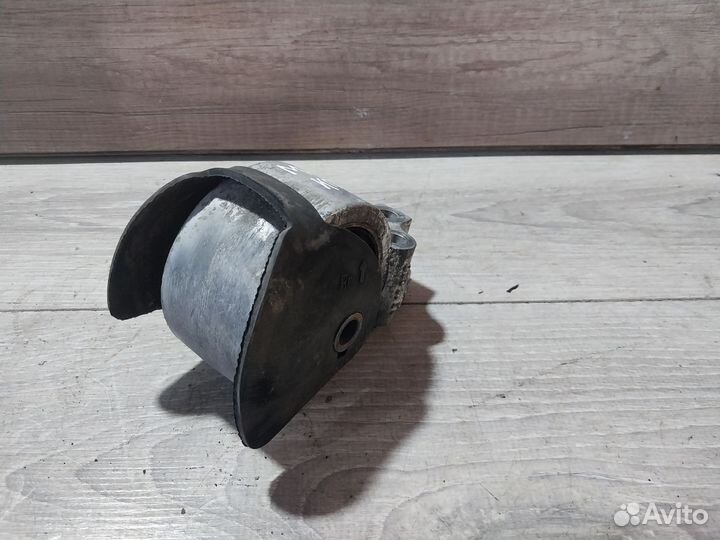 Опора МКПП Mitsubishi Carisma 1.6 4G92