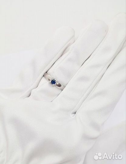 Золотое кольцо с камнем 17р