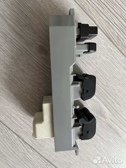 Блок стеклоподьемников toyota