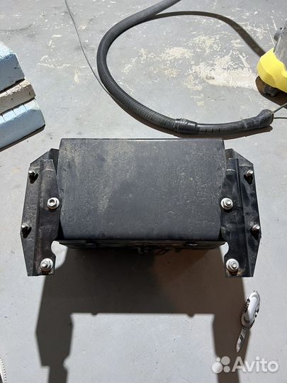 Металлический ящик на грузовой автомобиль