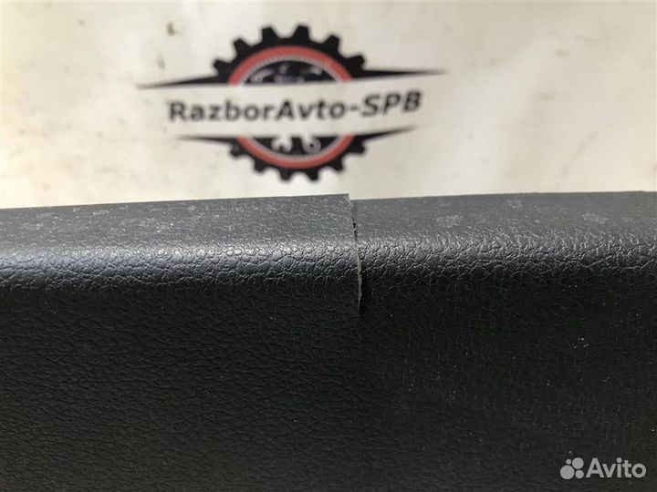 Обшивка крышки багажника VW Polo Sedan