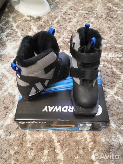 Лыжи и ботинки