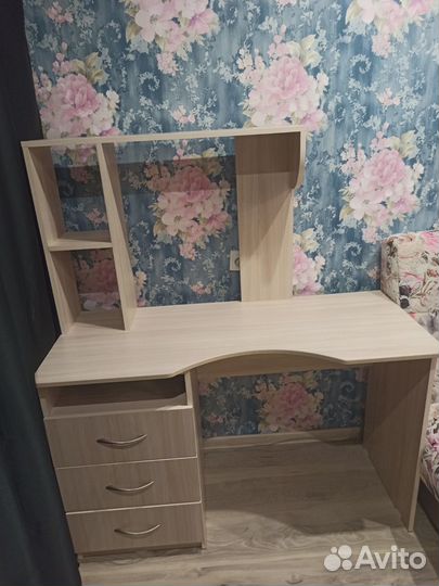 Компьютерный стол, письменный стол