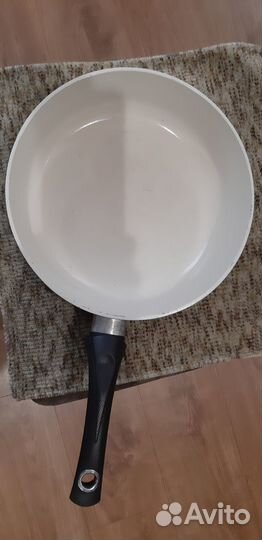 Сковорода с антипригарным покрытием