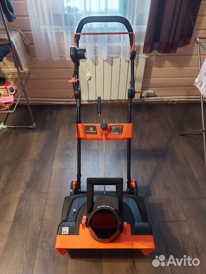 Продам. Снегоуборочная машина