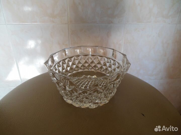 Хрустальная ваза, стаканы, селедочница