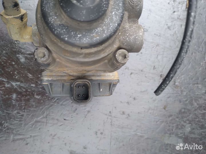 Кран главный тормозной Volvo FH12