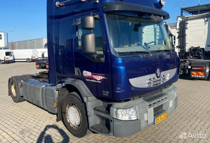 В разборке грузовик Renault,Premium II с 2007