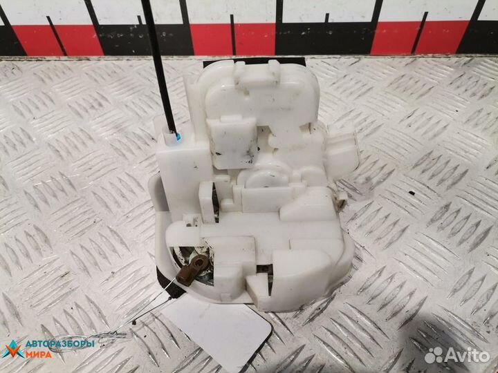 Замок двери передней правой Subaru Outback 4 2011