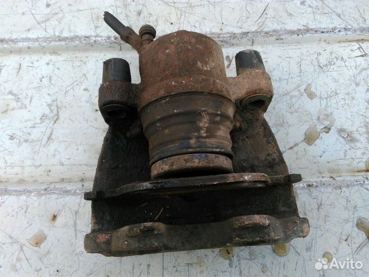 Суппорт передний левый Ford Focus 2 Mazda Volvo