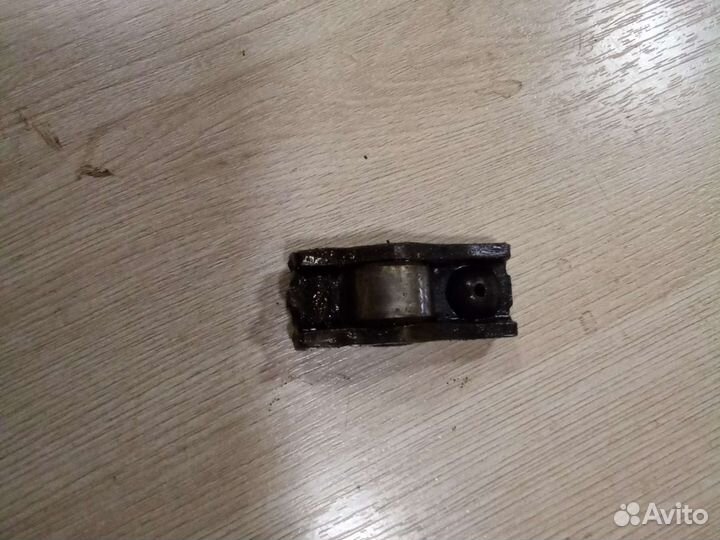 Рокер клапана Крайслер Вояджер 2,4 EDZ