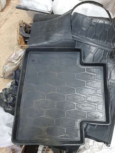 Автомобильные коврики резиновые