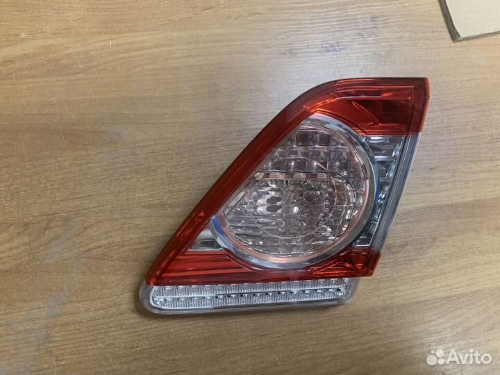 Фонарь внутренний правый оригинал Toyota Corolla