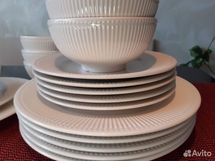 Тарелки и салатники 