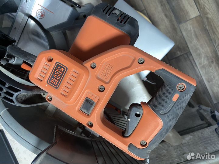 Торцевая пила с протяжкой Black&Decker bes 710