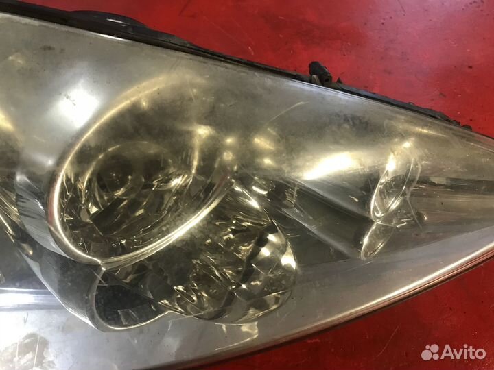 Фара правая Peugeot 308