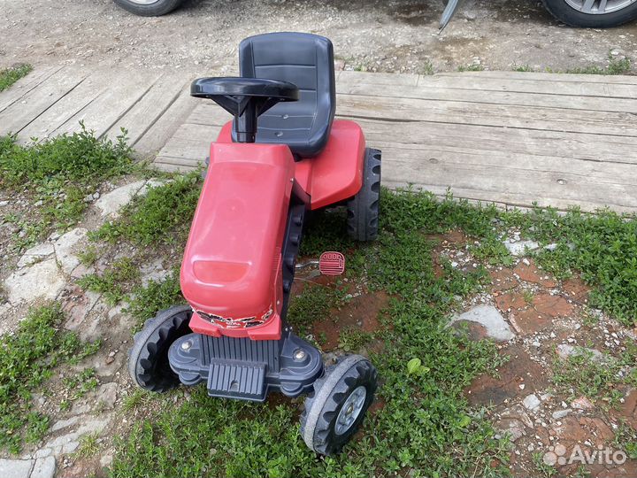 Детский трактор с педалями