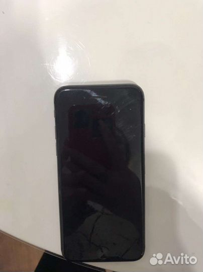 Телефон iPhone 8 64 gb