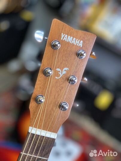 Акустическая гитара yamaha