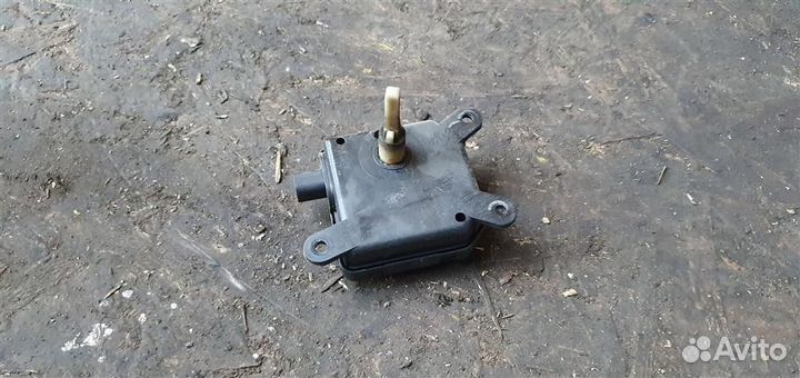 Моторчик привода заслонок отопителя Opel Astra H