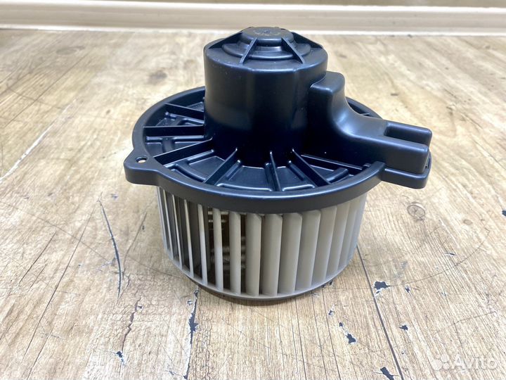 Моторчик печки Kia Rio 2 2005-2011г Правый руль