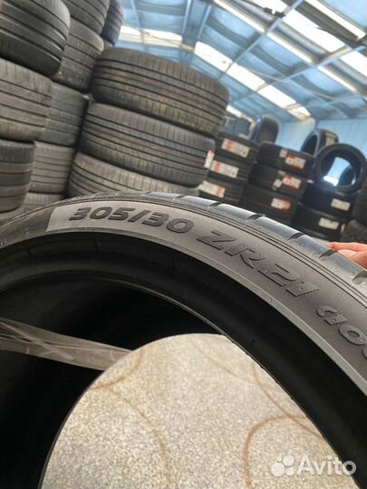 Pirelli P Zero PZ4 305/30 R21