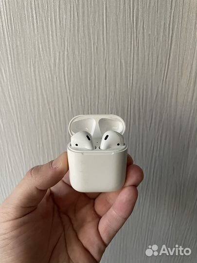 Apple AirPods 1 наушники