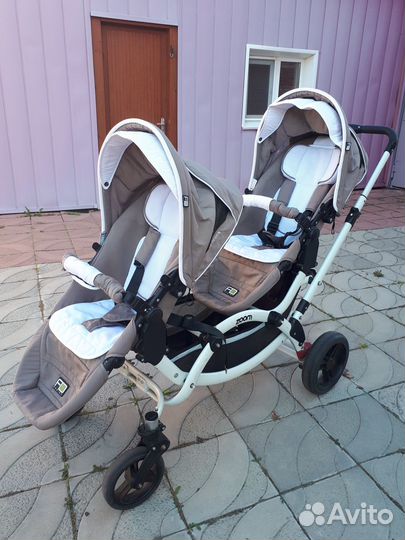 Коляска для двойни