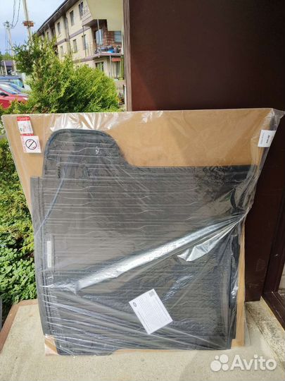 Коврик резиновый в багажник RR Velar оригинал