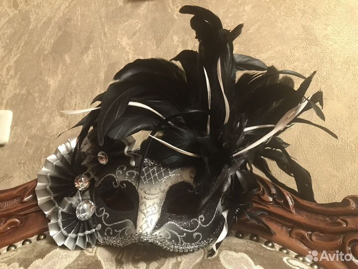 Маска Веницианская,карнавальная с перьями