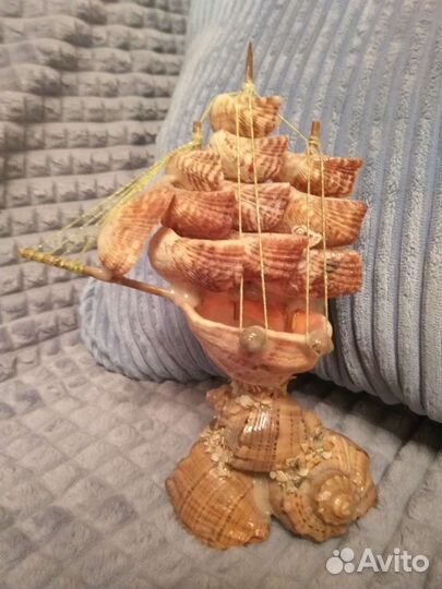 Фигурки из ракушек - кораблики, собака
