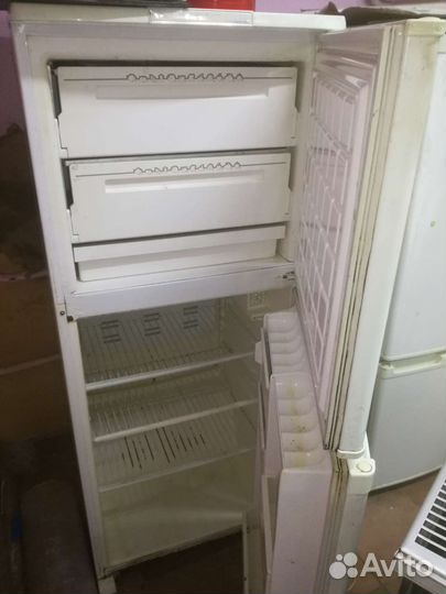 Маленький холодильник бу рабочий