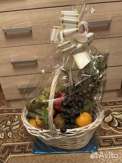 Фруктовая корзина на 8 Марта