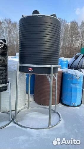 Емкость пластиковая на дачу 1000л