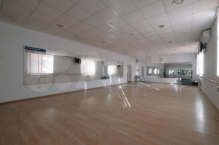 Здание, 883.7 м²