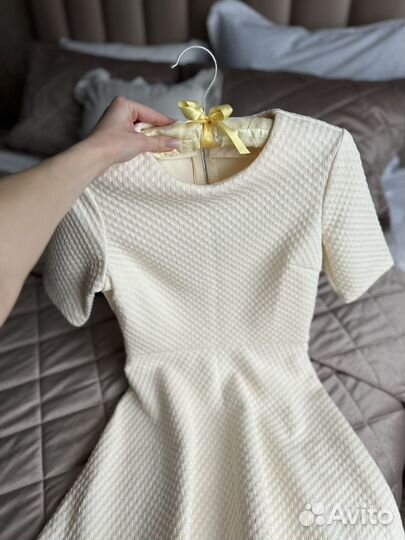 Платье молочное befree xs