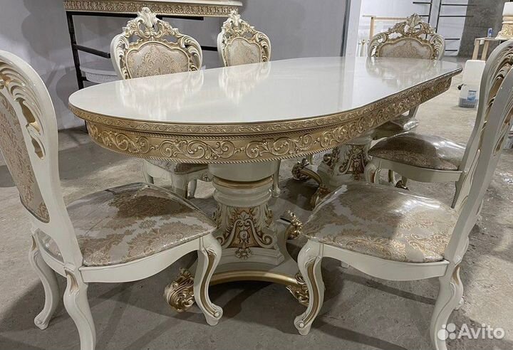 Стол и стулья