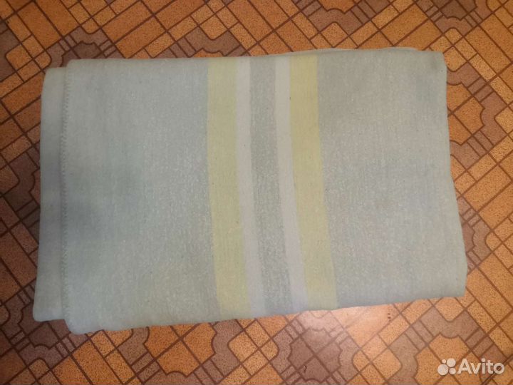 Одеяло шерстяное зелёное