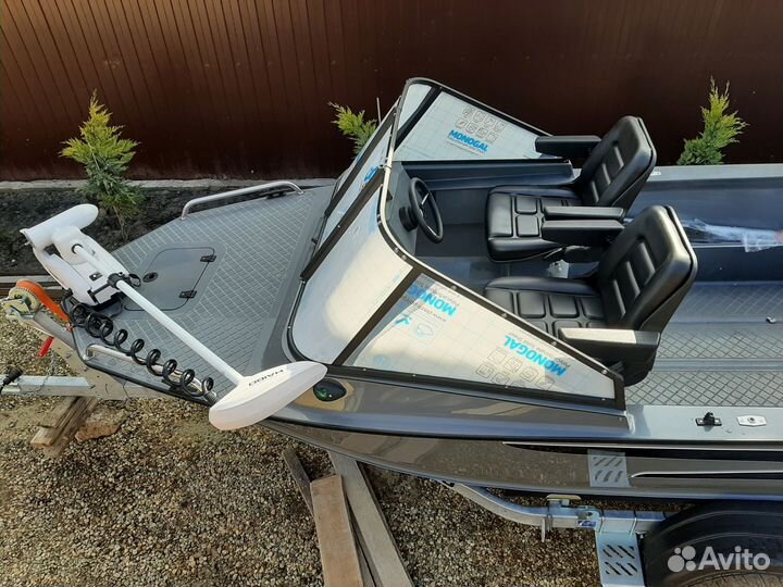 Лодка Swimmer 370