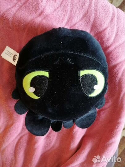 Игрушки много