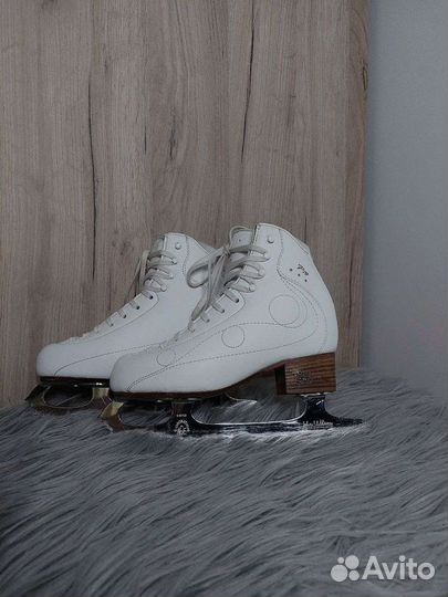 Фигурные коньки risport