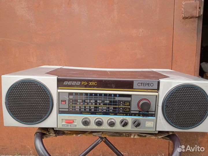 Проигрыватель виниловых пластинок