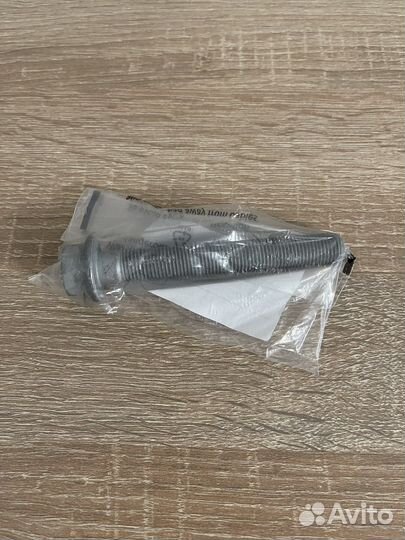 Оригинальный болт на BMW 31106769434