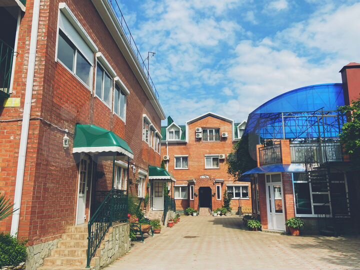 Комната 12 м² в > 9-к., 2/2 эт.