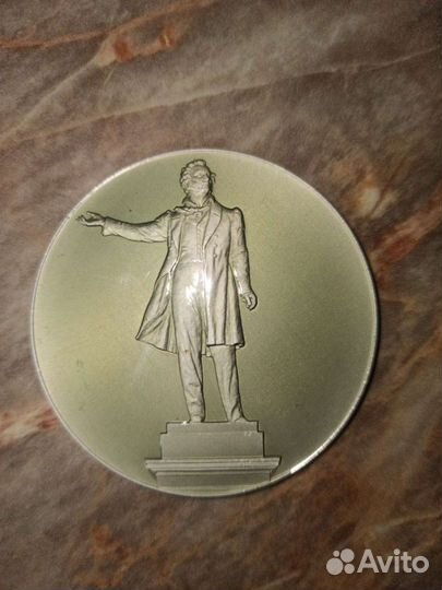 Медаль керамическая с изображением Пушкина
