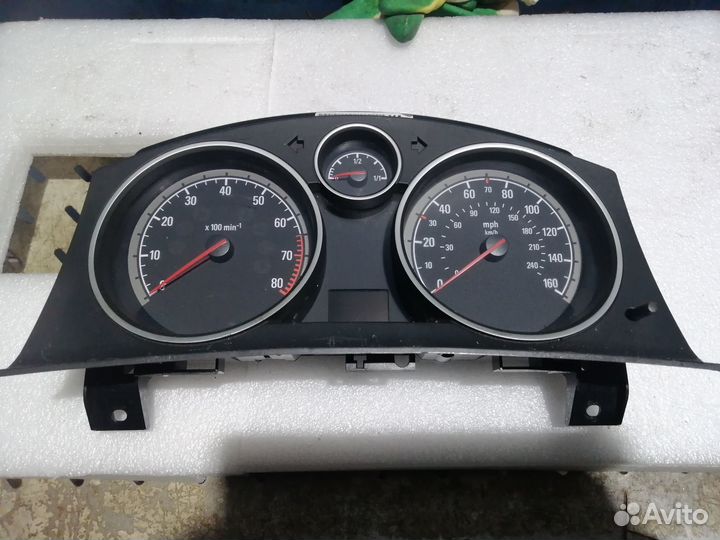 Панель приборов милли МКПП Opel Astra H