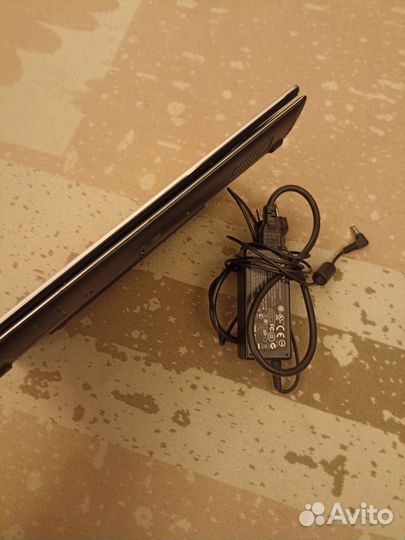 Отличный ноутбук Asus 12.6